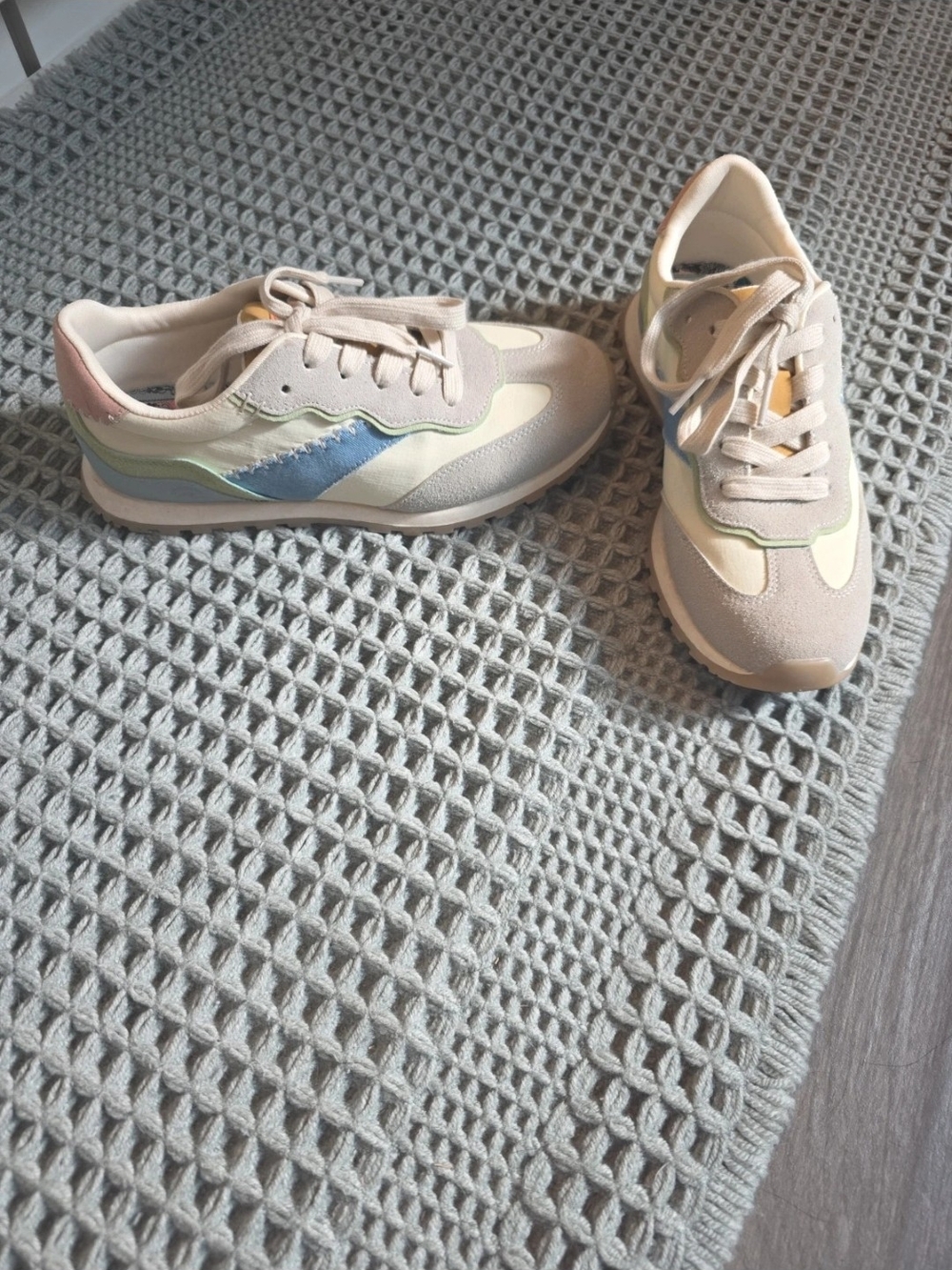 Blowfish Women’s Cream Multi-Accent Casual Sneakers